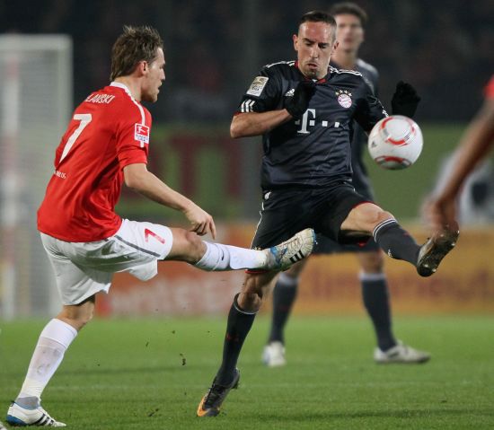 悄然侵入而 悄然侵入而